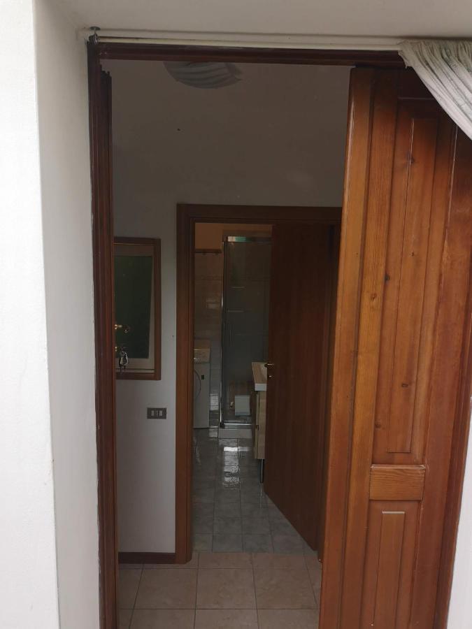 Apartamento Bilocale Francesca Erba Exterior foto